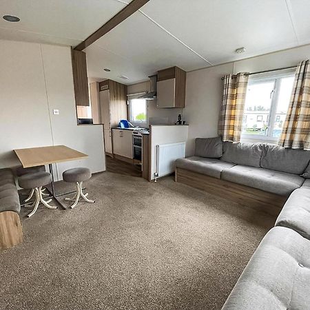 Superb 6 Berth Caravan At St Osyth Beach, Near Clacton-On-Sea Ref 28008Mc Luaran gambar