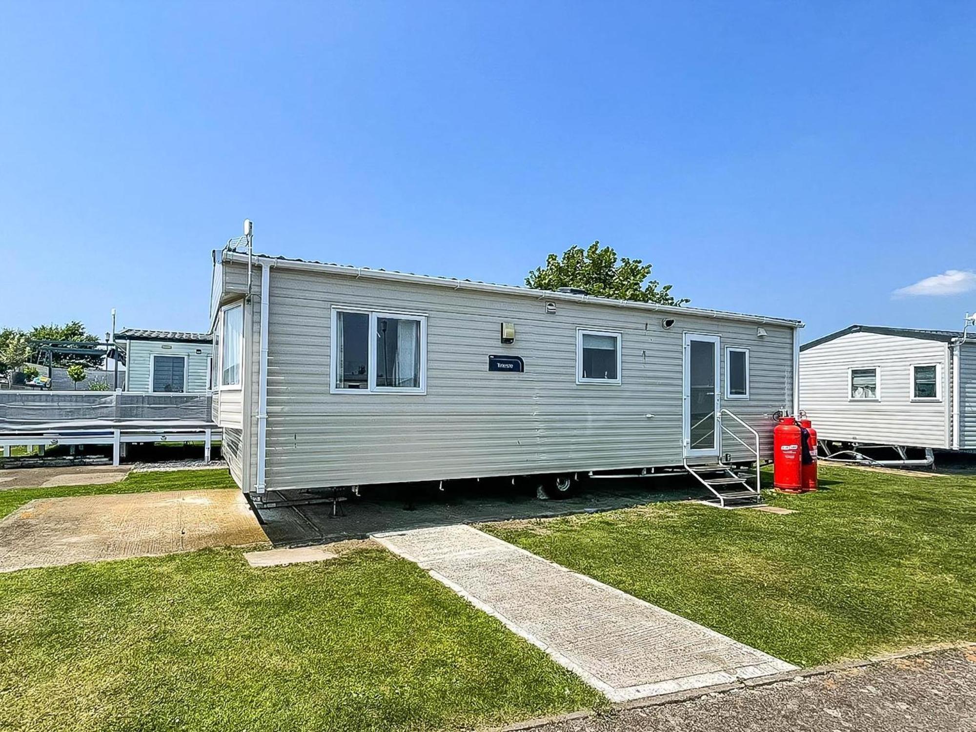 Superb 6 Berth Caravan At St Osyth Beach, Near Clacton-On-Sea Ref 28008Mc Luaran gambar
